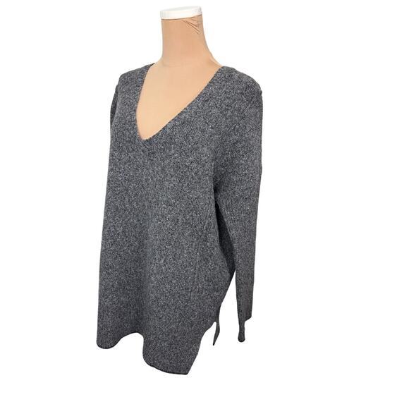 John + Jenn Oversized Grey V-Neck Sweater Small/Petitie - Picture 2 of 6
